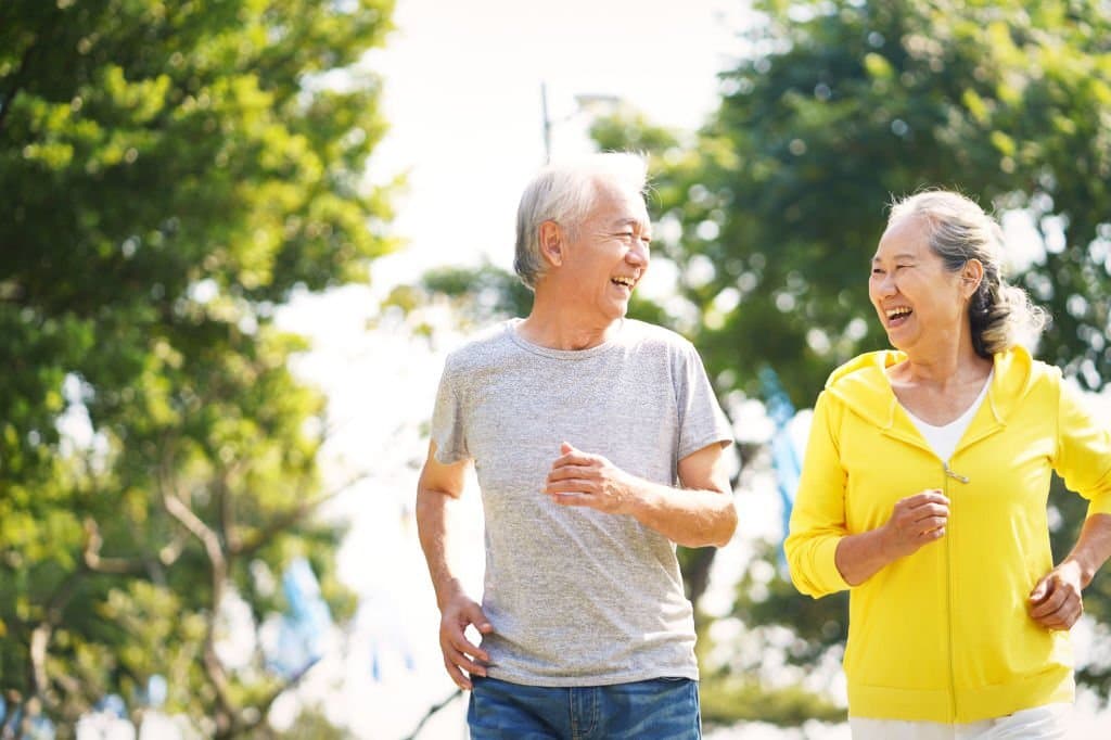 老年人适合慢跑吗?多方面解读