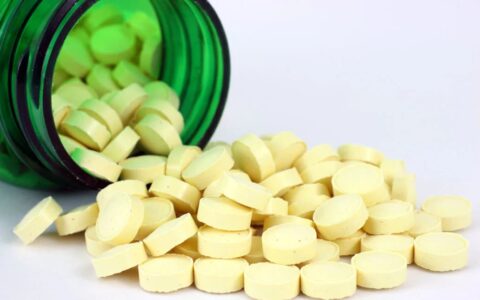 老人叶酸片一天吃几粒？科学用量指南